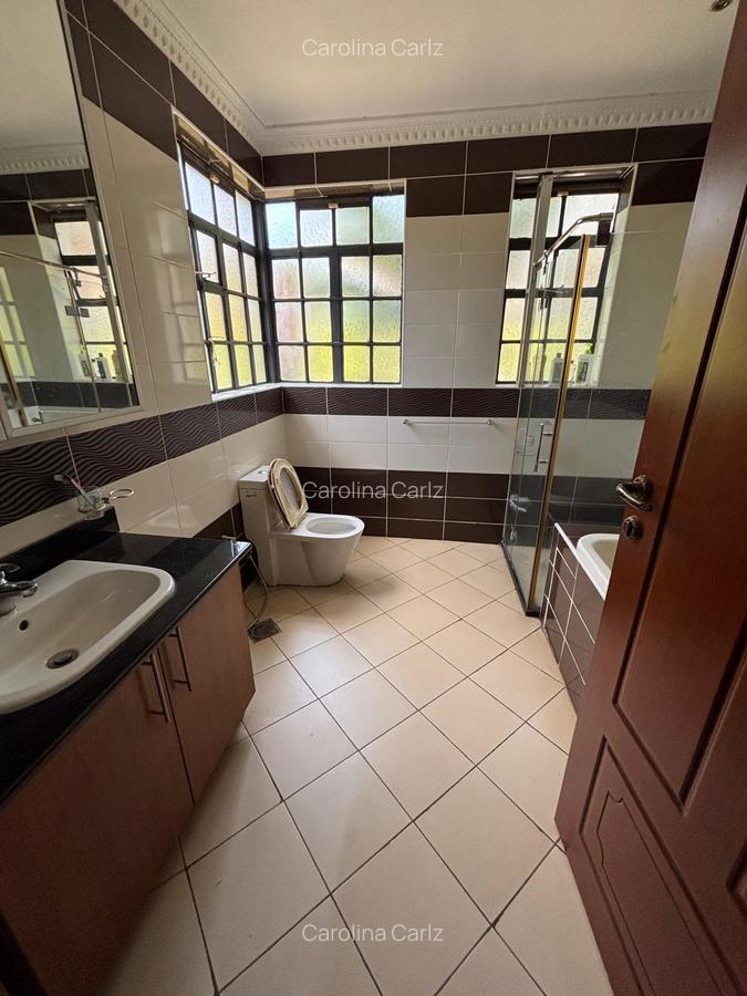 5 Bed House with En Suite in Runda - 9