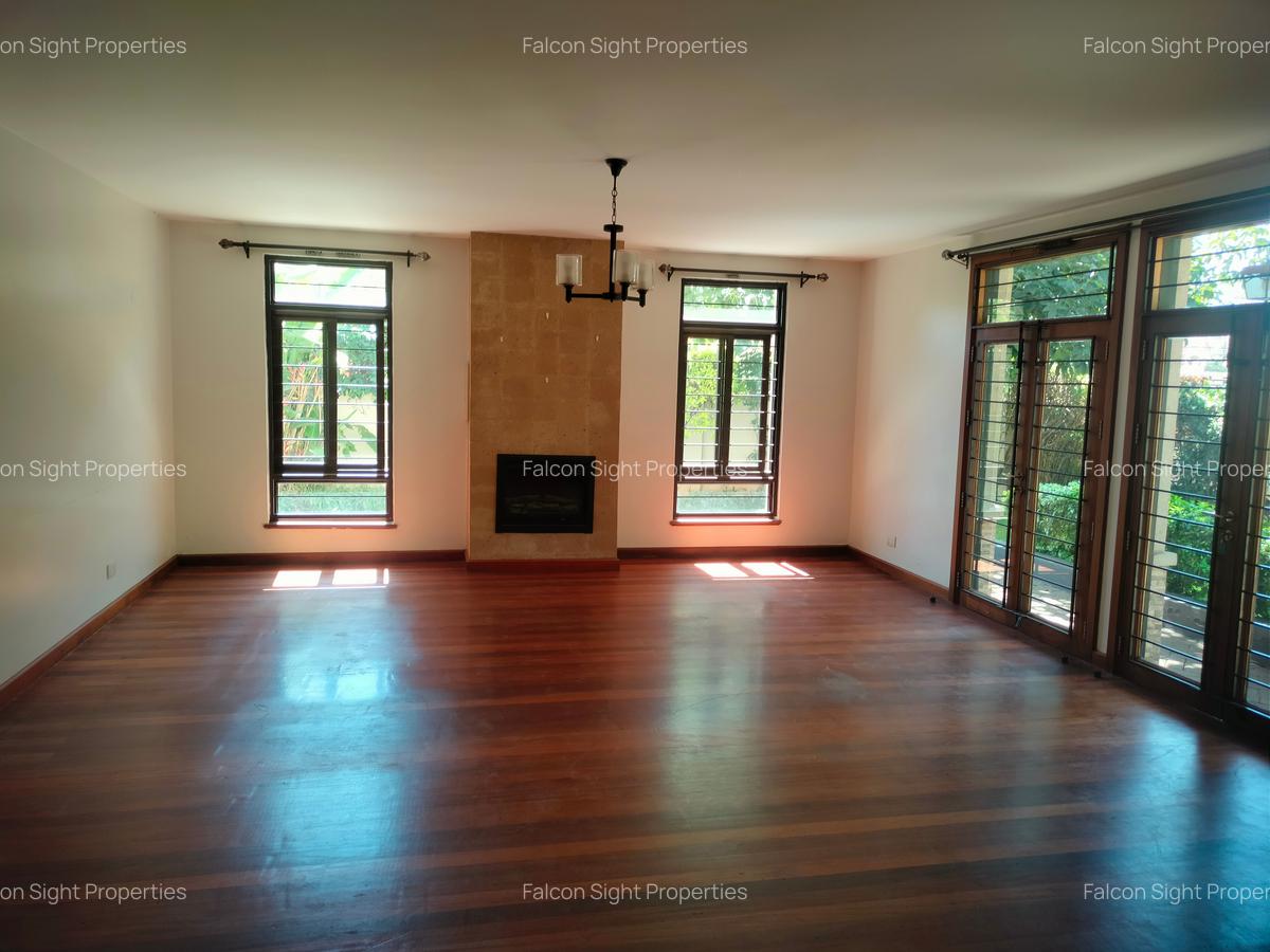 5 Bed Townhouse with Garden at Situated In Ambiance Neighborhood - 9