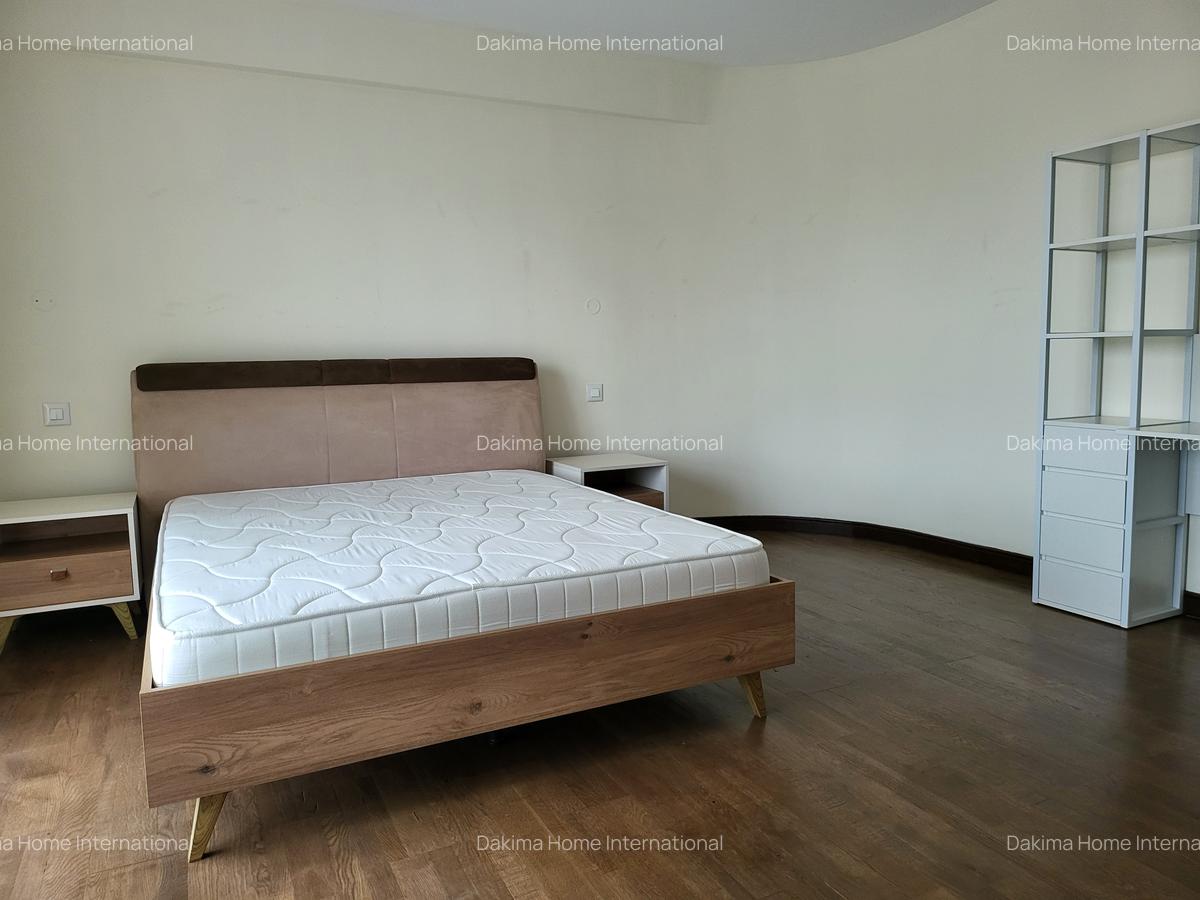 Furnished 3 Bed Apartment with En Suite in Riverside - 8