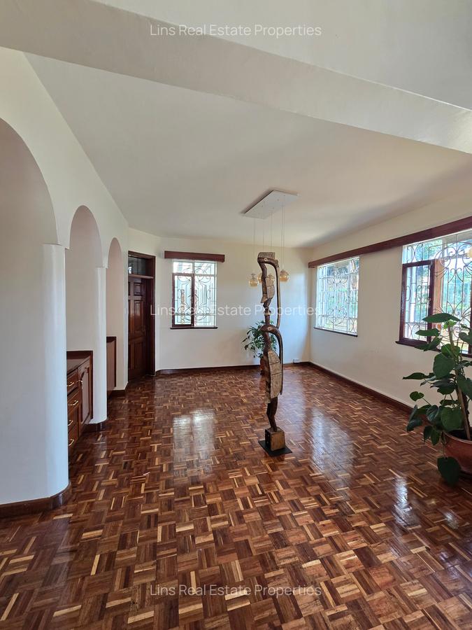 5 Bed House with En Suite in Nyari - 4