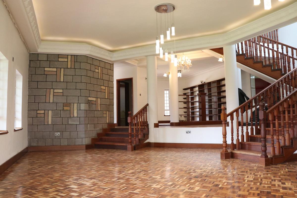 5 Bed House with En Suite in Runda - 2