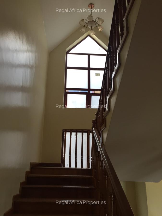 7 Bed House with En Suite in Redhill - 10