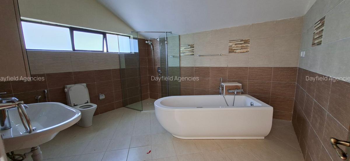 4 Bed House with En Suite at Grevillea Grove - 11