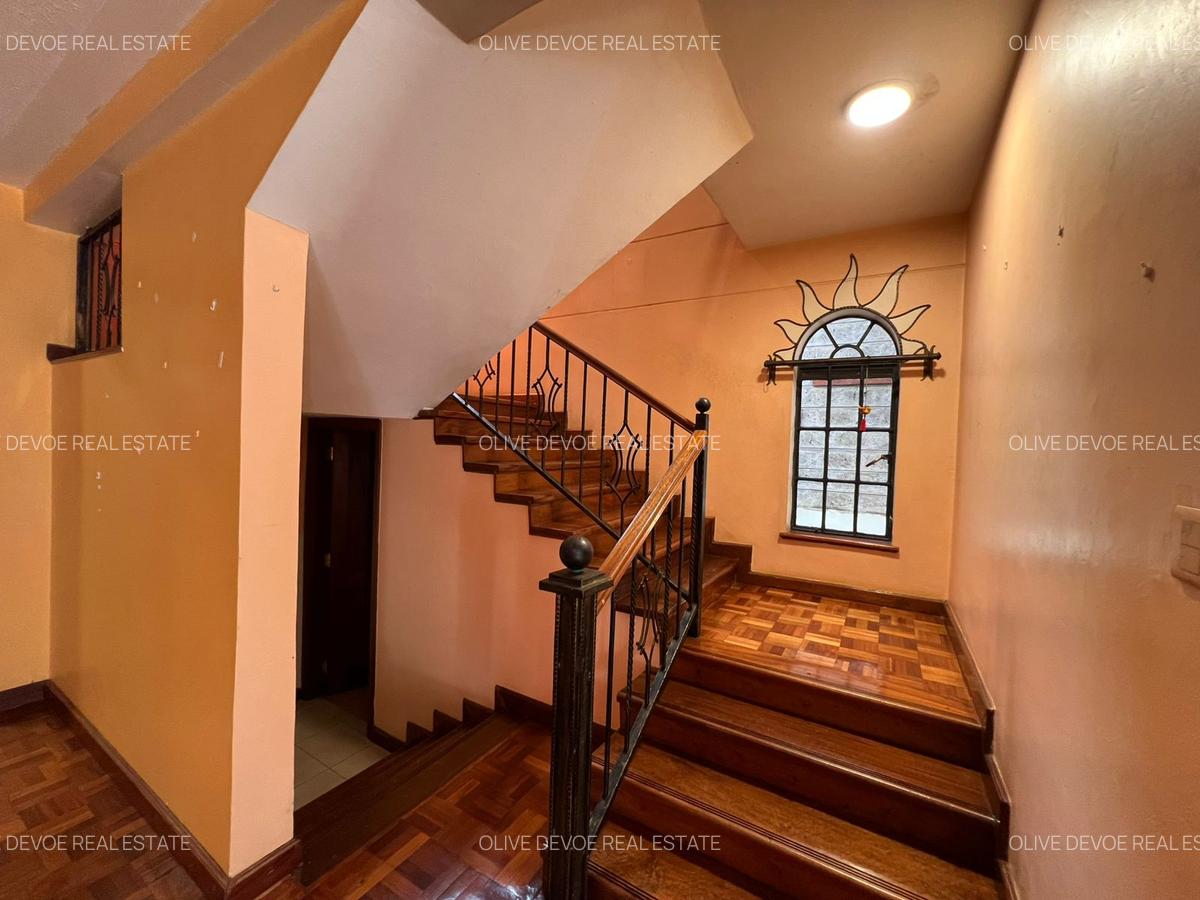 4 Bed Townhouse with En Suite in Lavington - 6