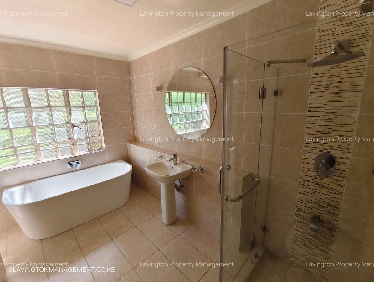 4 Bed House with En Suite at Lavington Green - 14