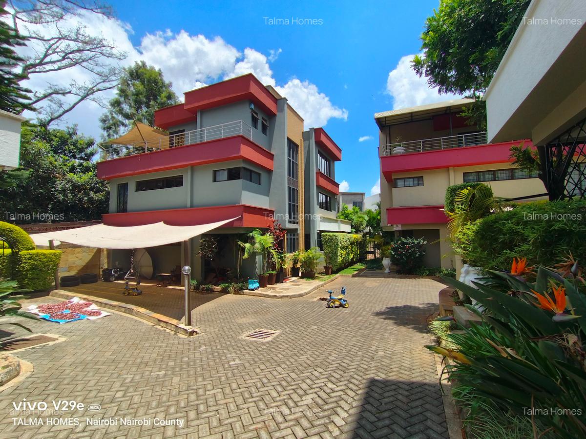 5 Bed Townhouse with En Suite at Lavington - 1