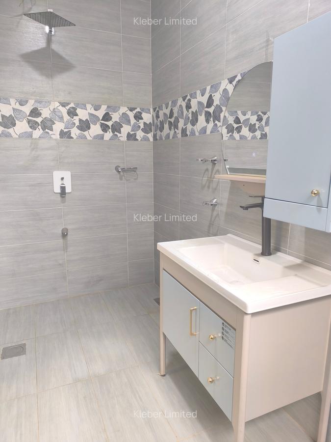 5 Bed House with En Suite in Syokimau - 14