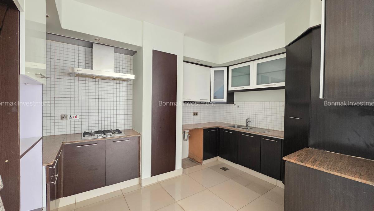 3 Bed Apartment with En Suite at Lavington - 5