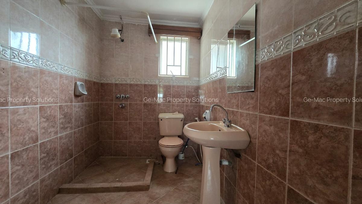 4 Bed House with En Suite in Lavington - 15