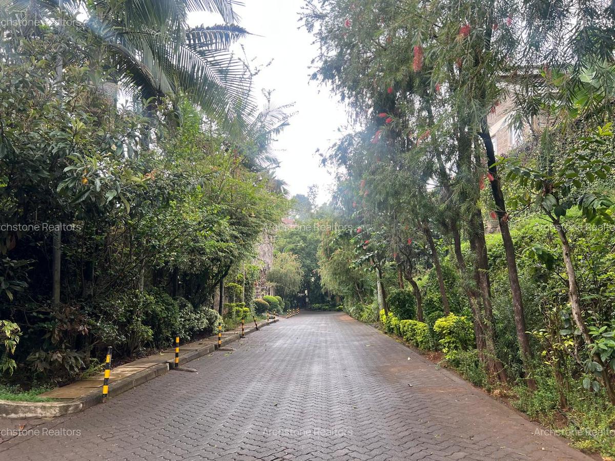 4 Bed Townhouse with En Suite in Brookside - 12