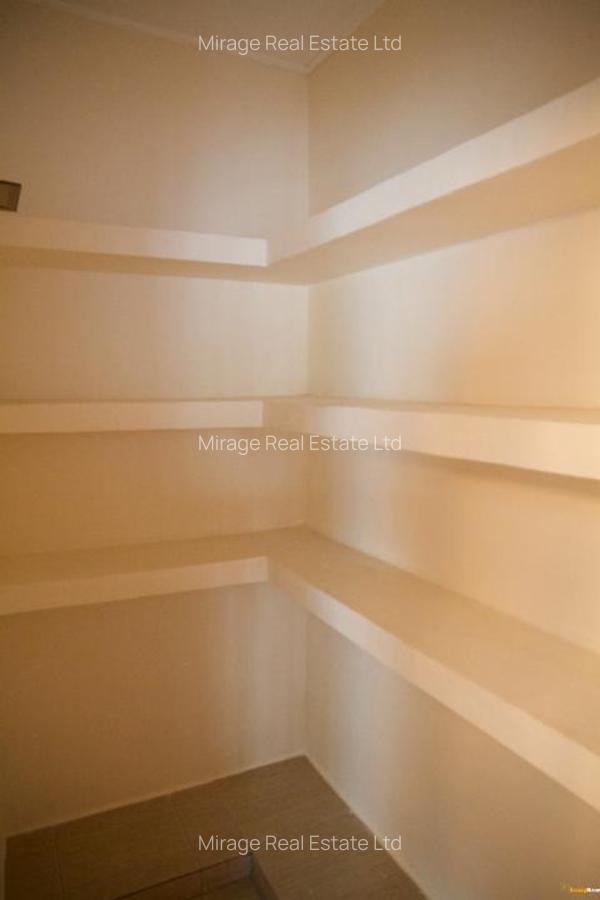 3 Bed Apartment with En Suite in Rhapta Road - 5