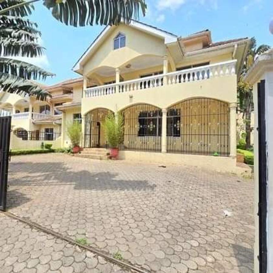 5 Bed House with En Suite at Lavington - 6