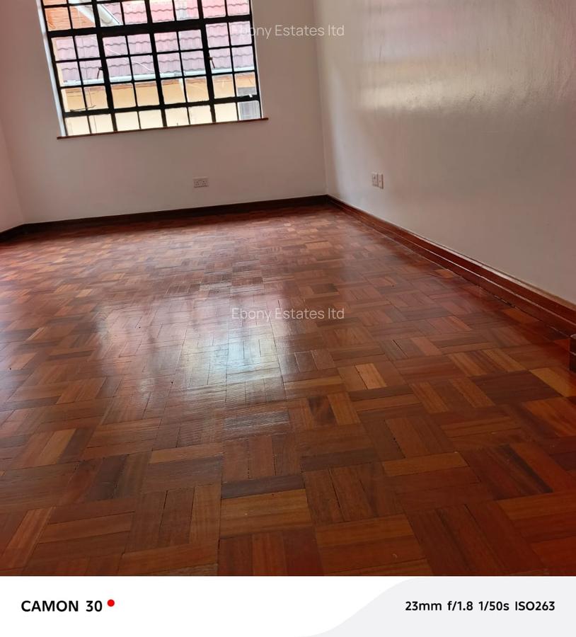 5 Bed Townhouse with En Suite in Lavington - 12