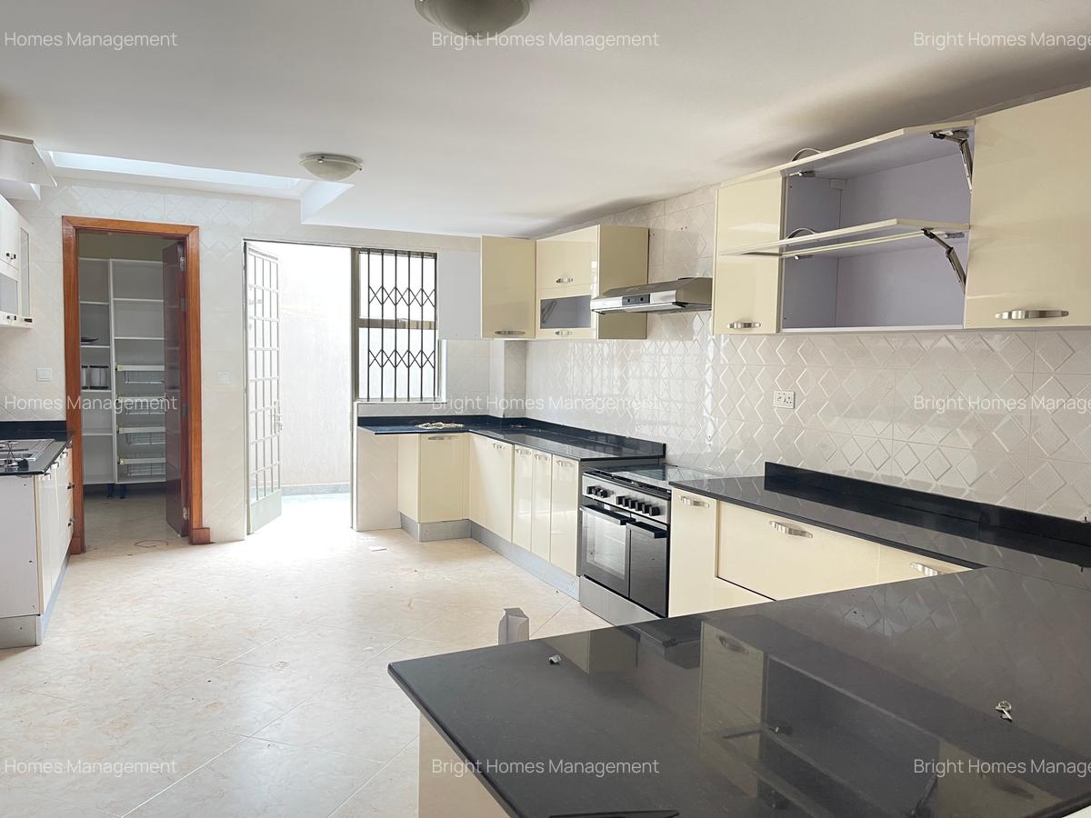 5 Bed Townhouse with En Suite in Lavington - 10