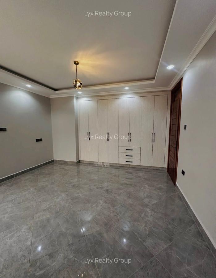 5 Bed Villa with En Suite in Runda - 9