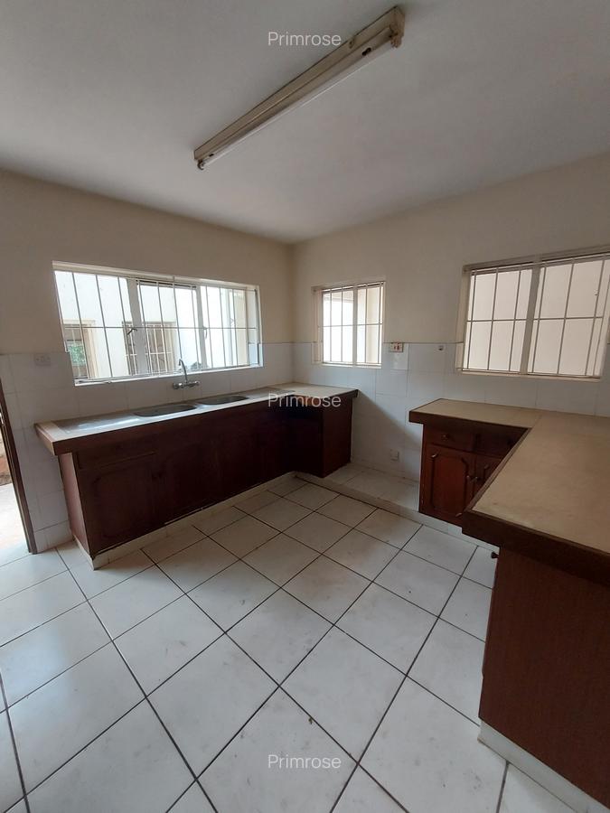 4 Bed Townhouse with En Suite in Spring Valley - 9