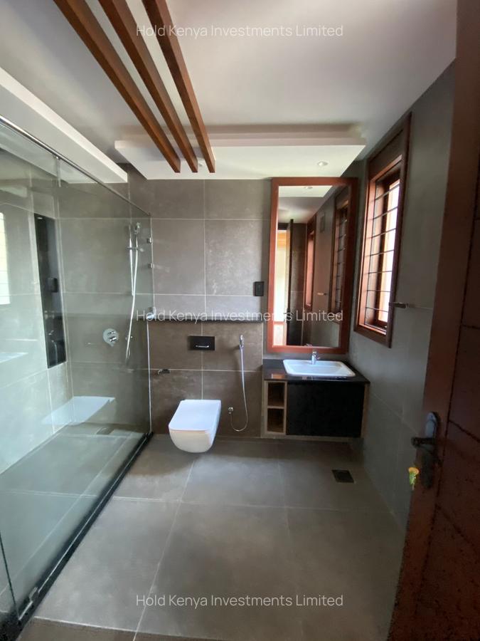 6 Bed House with En Suite at Runda Mumwe - 11