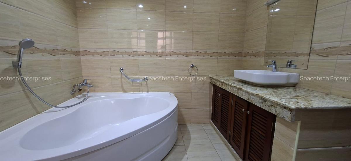 4 Bed Townhouse with En Suite in Kyuna - 11