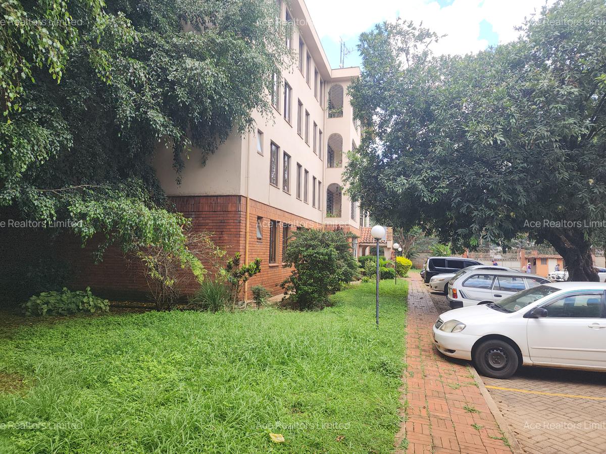 3 Bed Apartment with En Suite at Parklands Road - 4