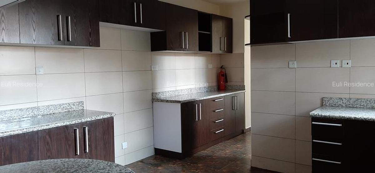 4 Bed Townhouse with En Suite at Chalbi Drive - 10