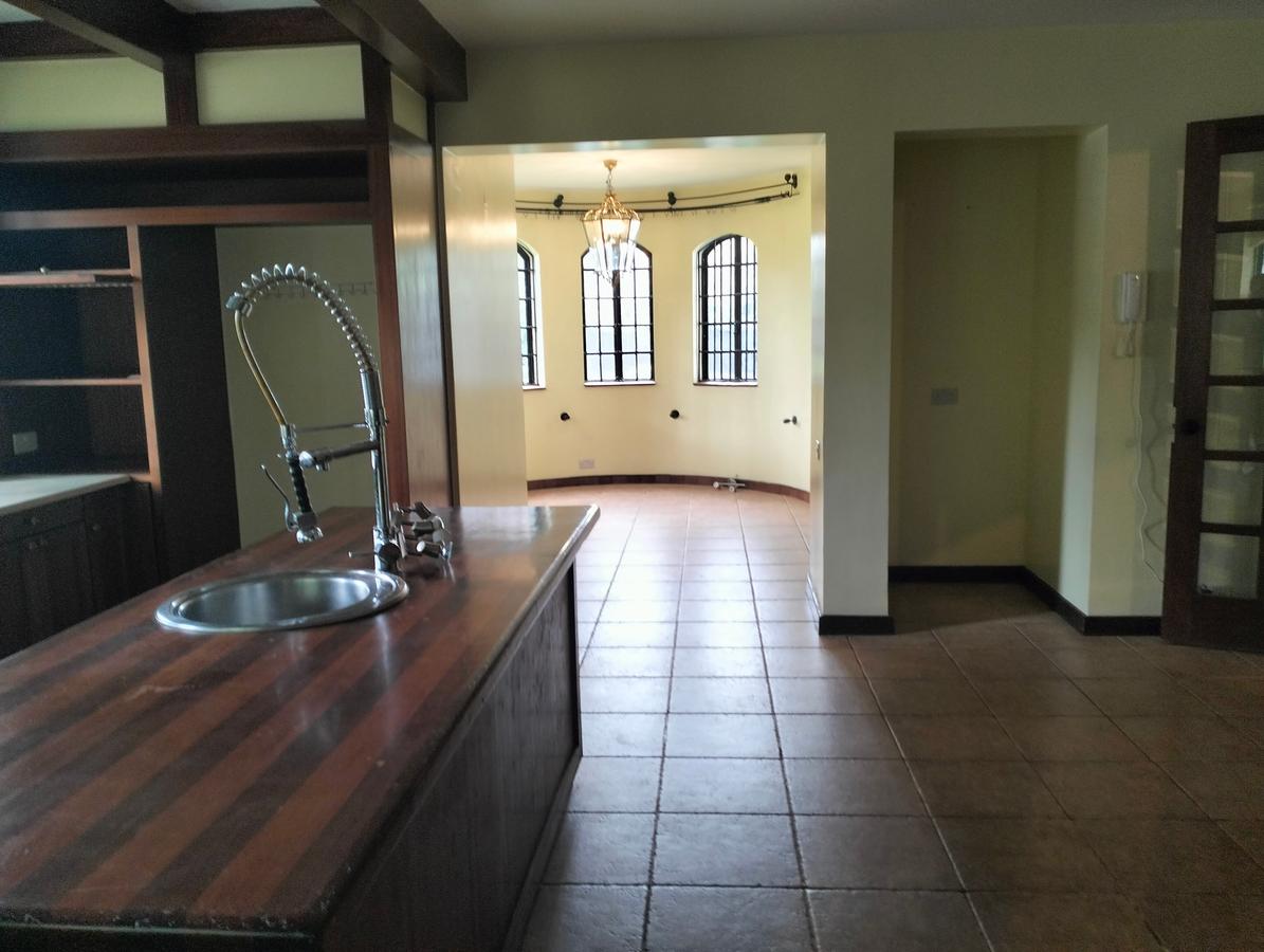 7 Bed House with En Suite in Kitisuru - 4