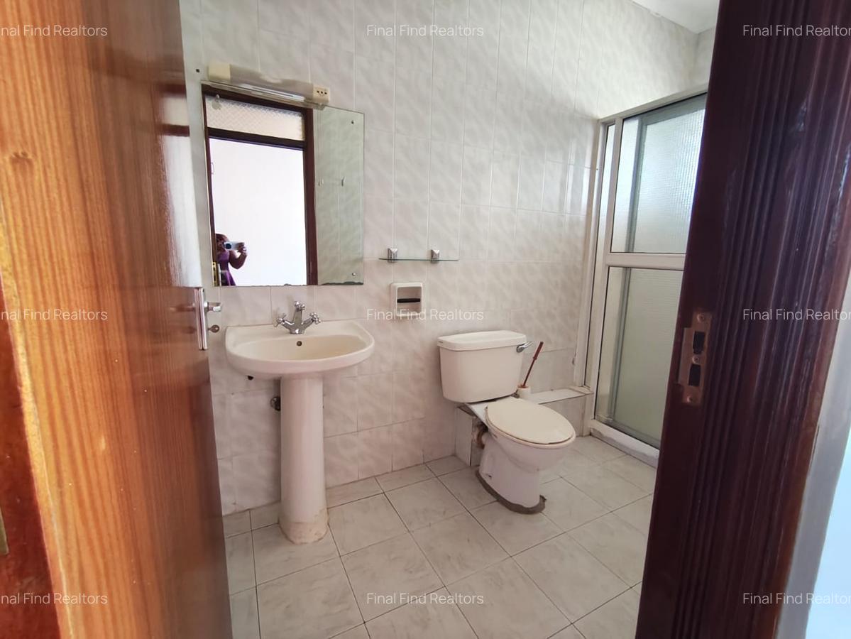 6 Bed House with Garden in Runda - 19