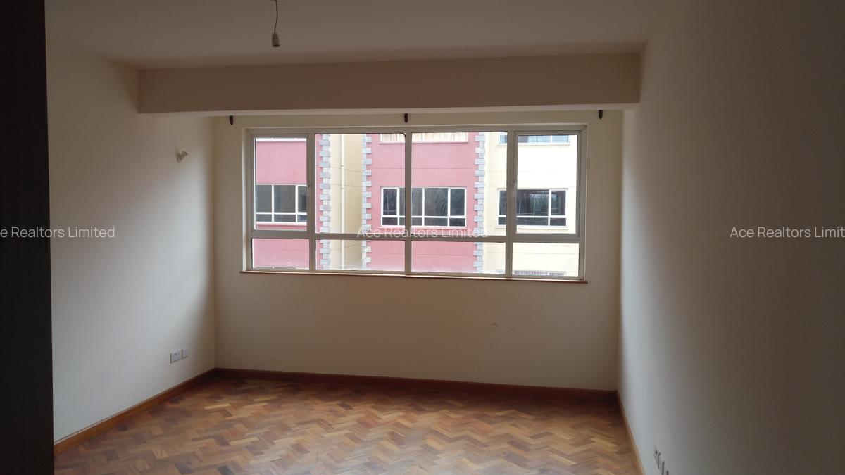 3 Bed Apartment with En Suite at City Park - 7