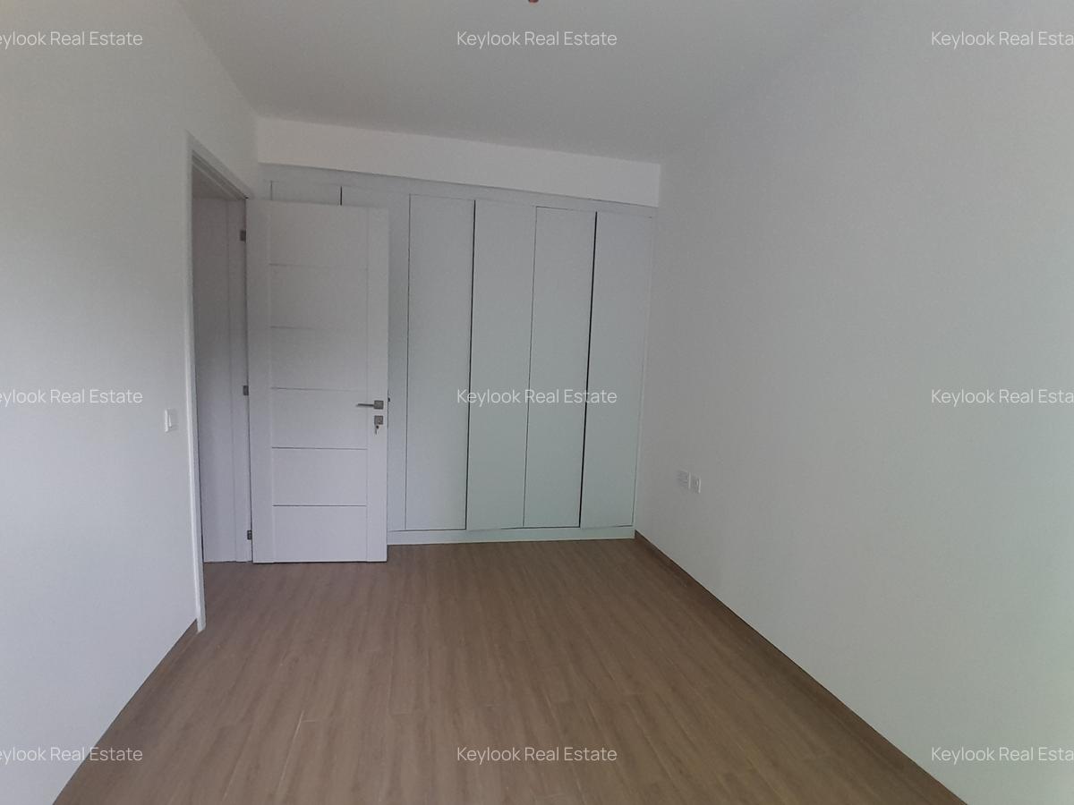 3 Bed Apartment with En Suite at Lavington - 12