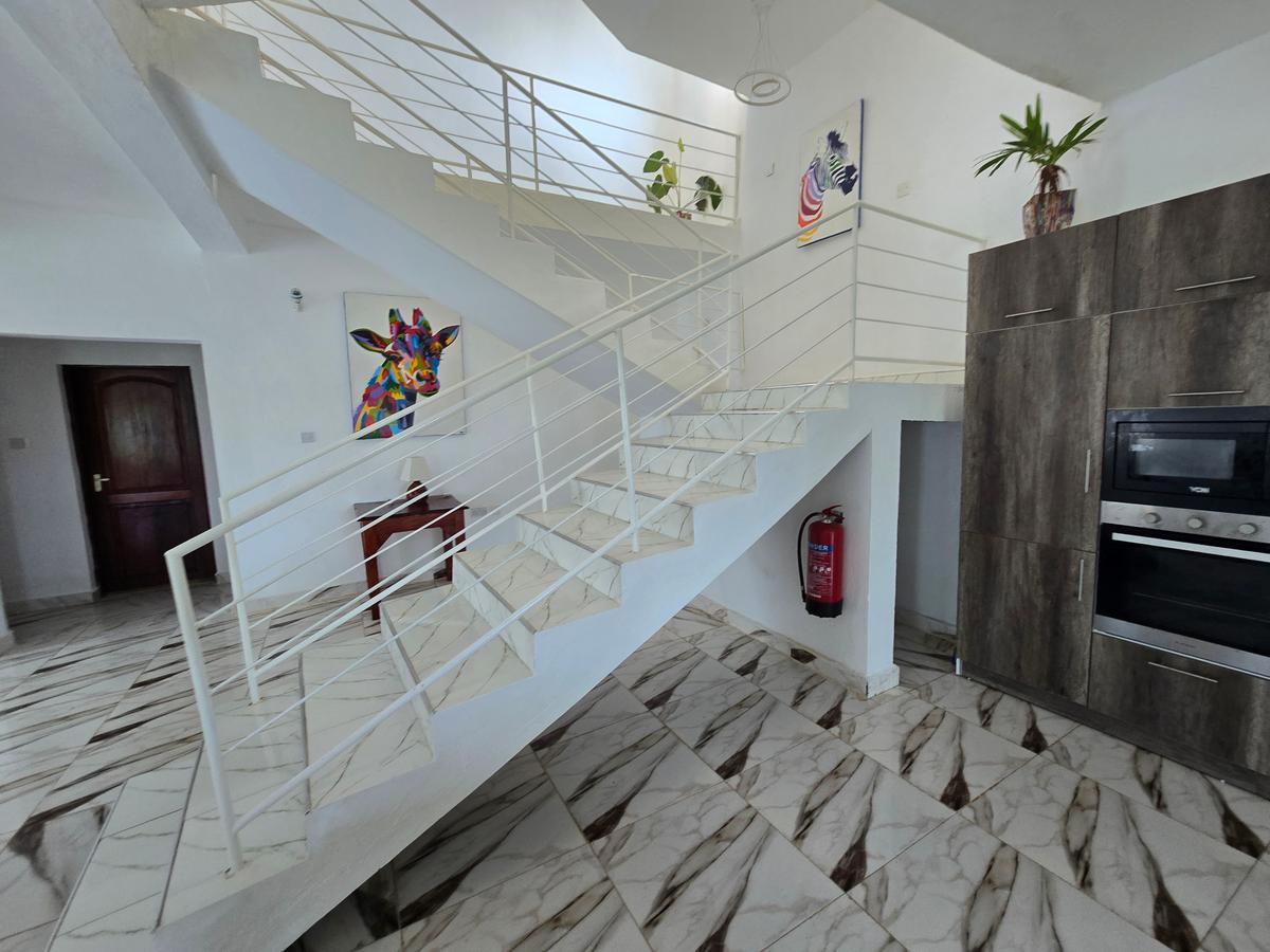 6 Bed House with En Suite in Watamu - 10