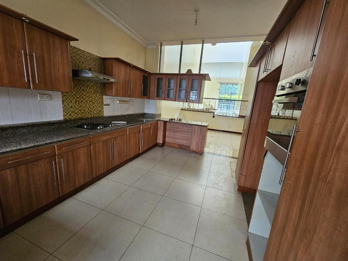 5 Bed House with En Suite in Kyuna - 16