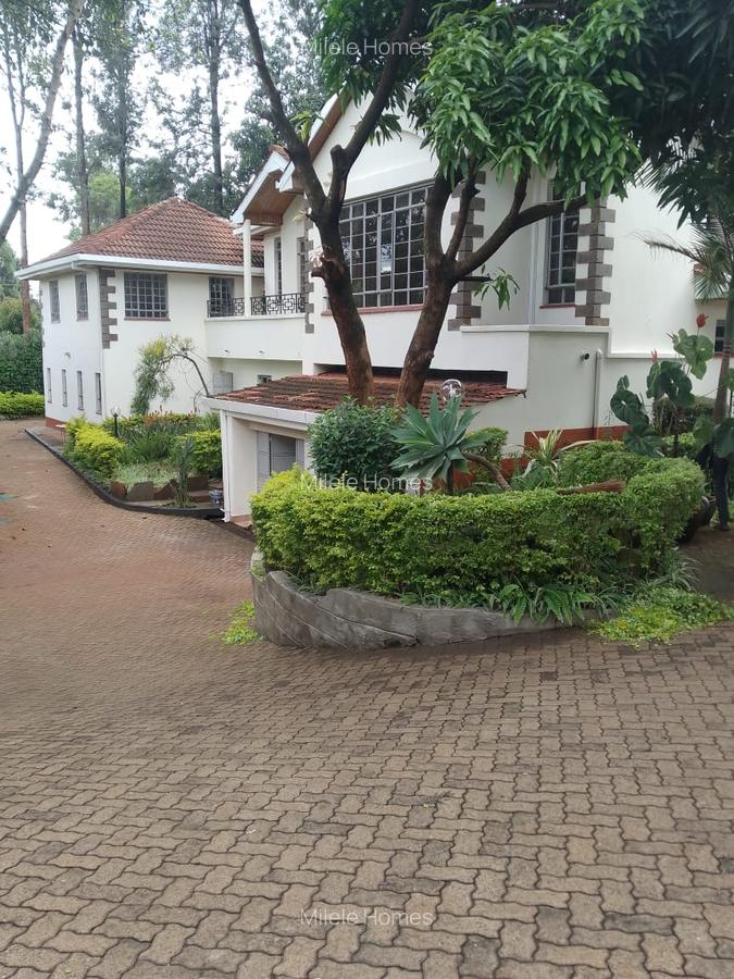6 Bed Villa with En Suite in Runda - 1