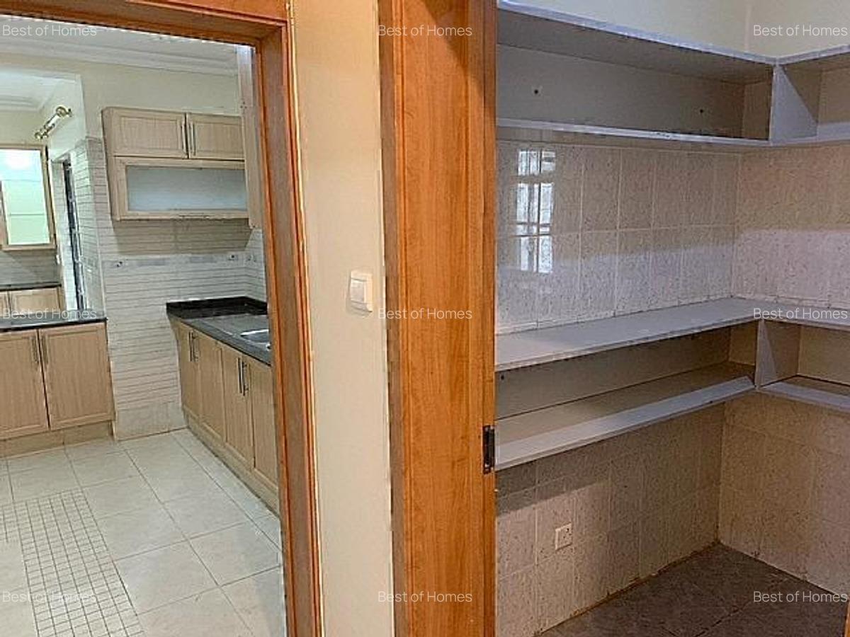 5 Bed Townhouse with En Suite in Lavington - 14
