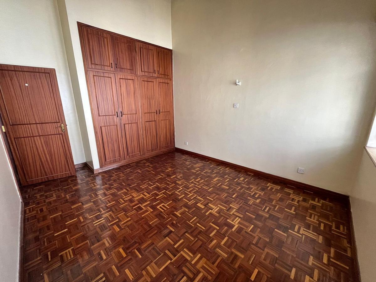 5 Bed Townhouse with En Suite at Westlands - 15