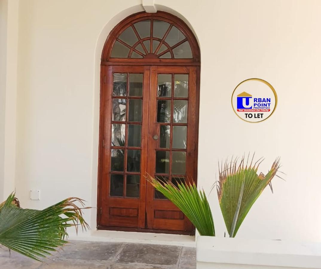 5 Bed Townhouse with En Suite in Kizingo - 18