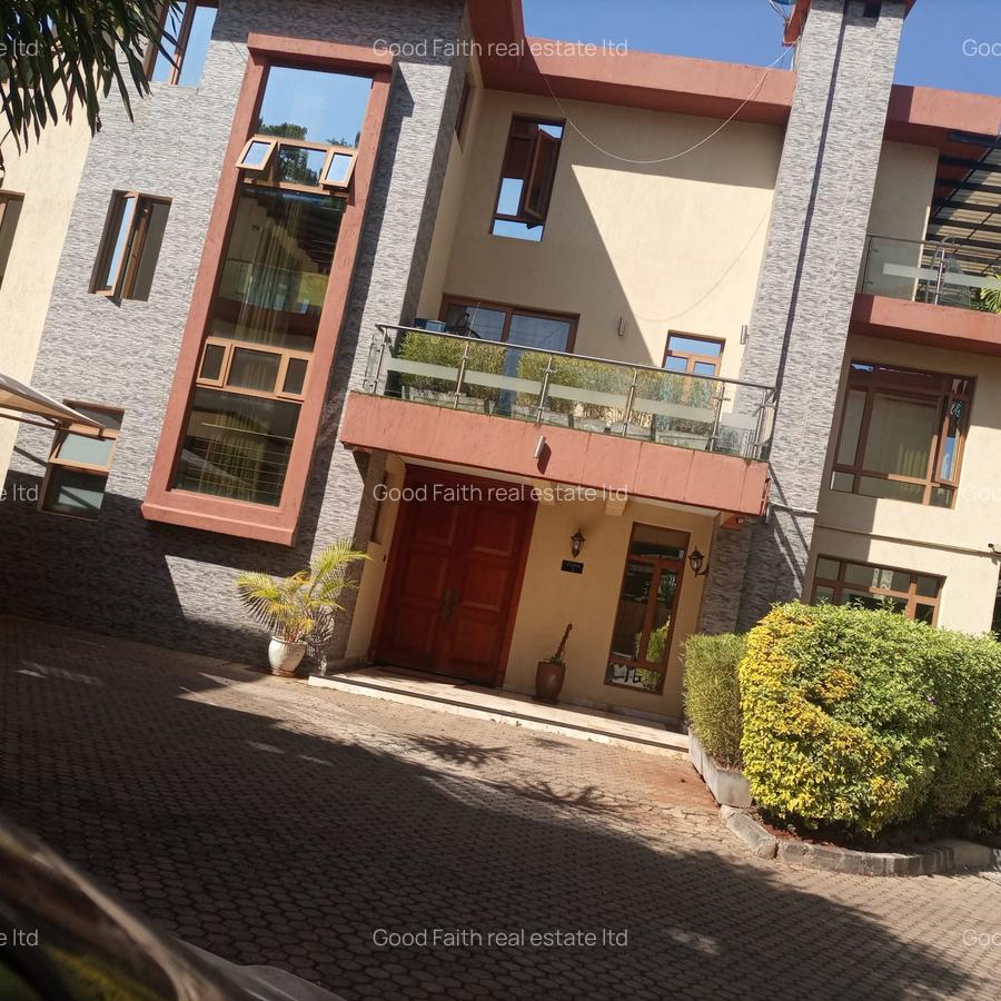 5 Bed Townhouse with En Suite in Lavington - 6