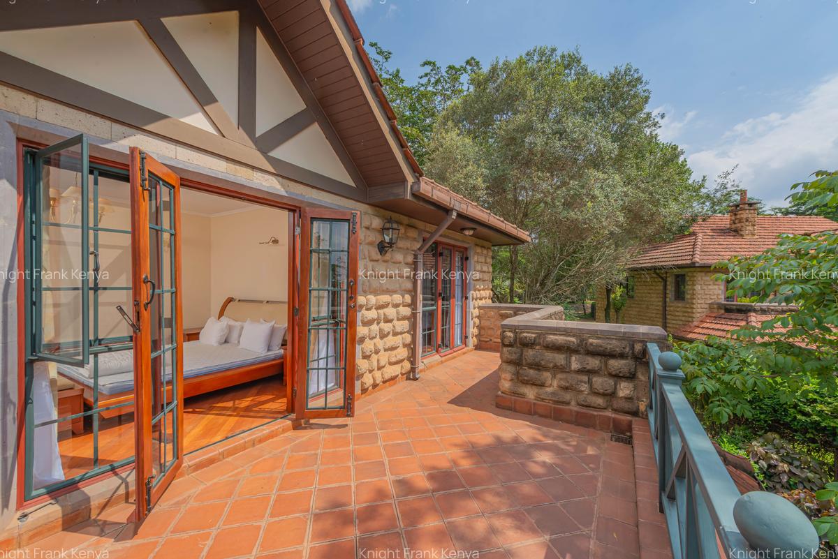 3 Bed House with En Suite in Ridgeways - 10