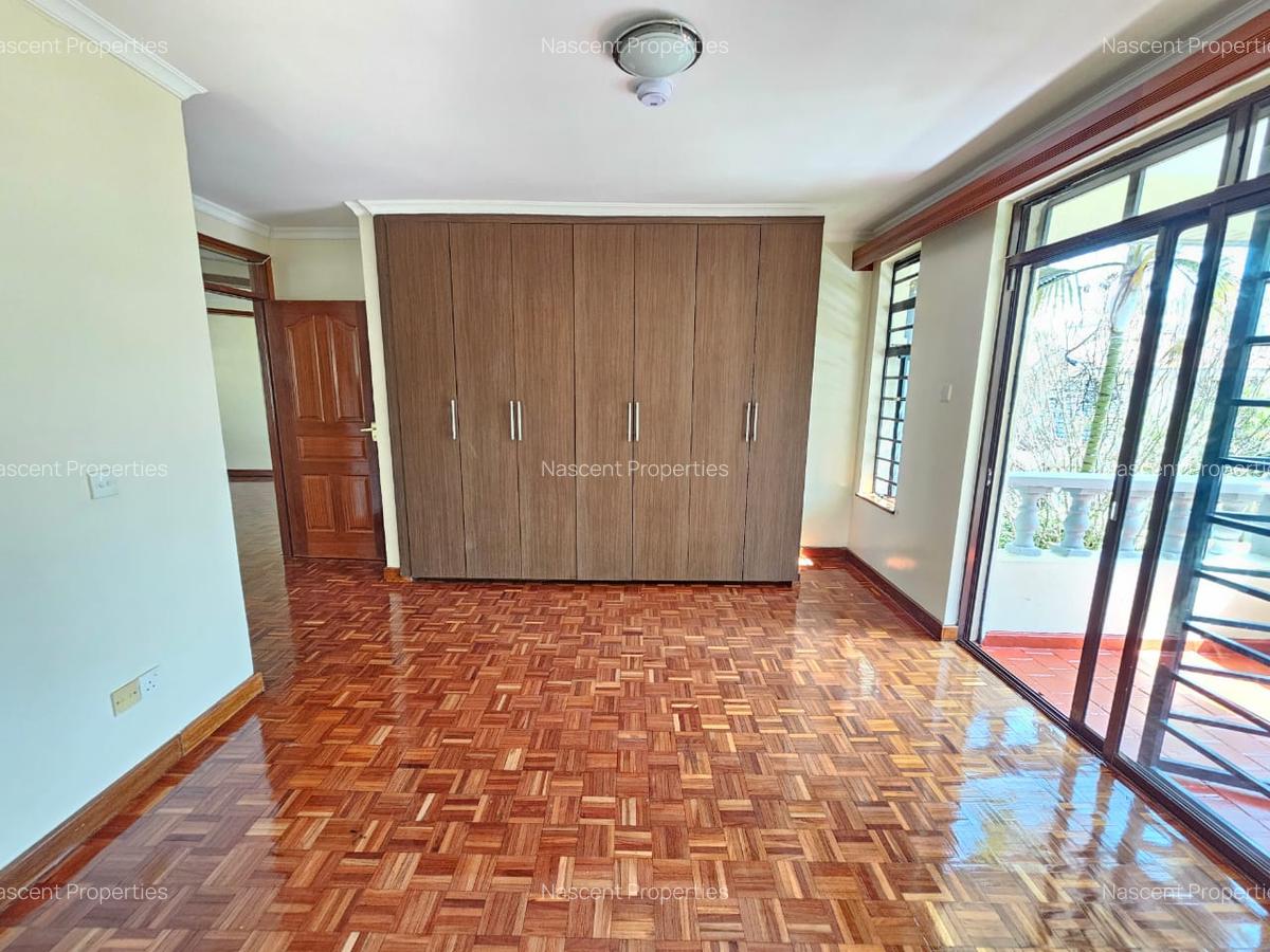 4 Bed Villa with En Suite in Rosslyn - 7