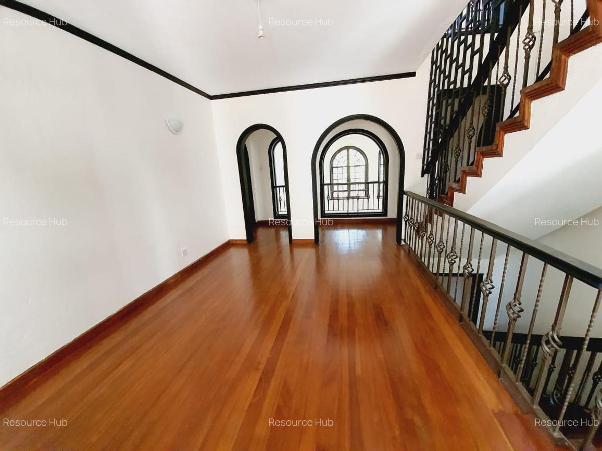 4 Bed Townhouse with En Suite at Riverside - 8