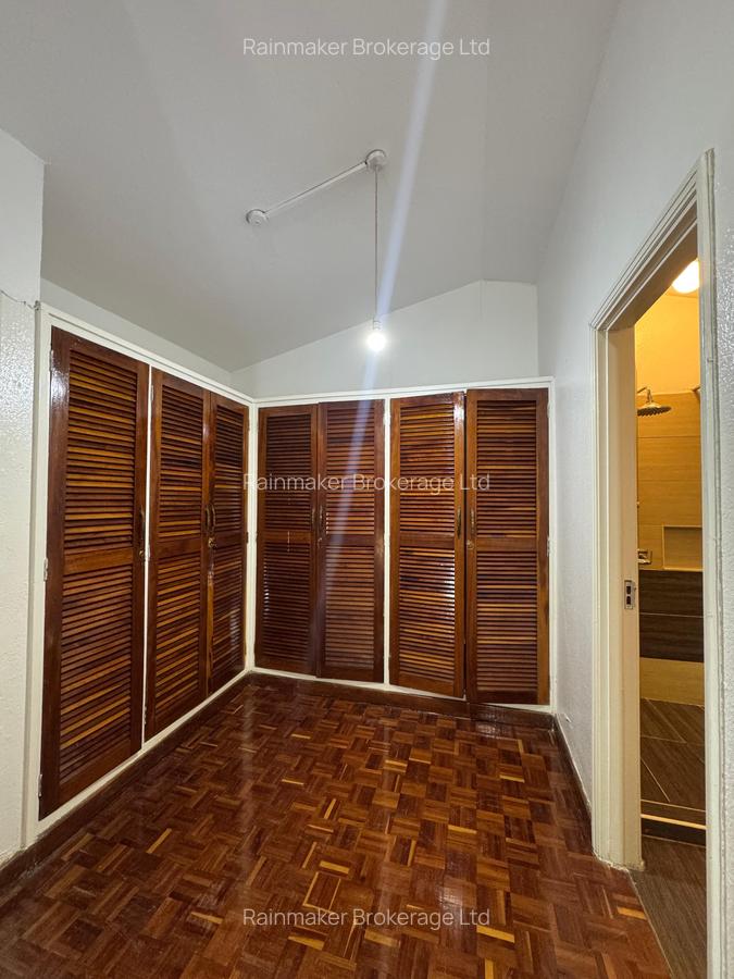 4 Bed Townhouse with En Suite in Hill View - 17