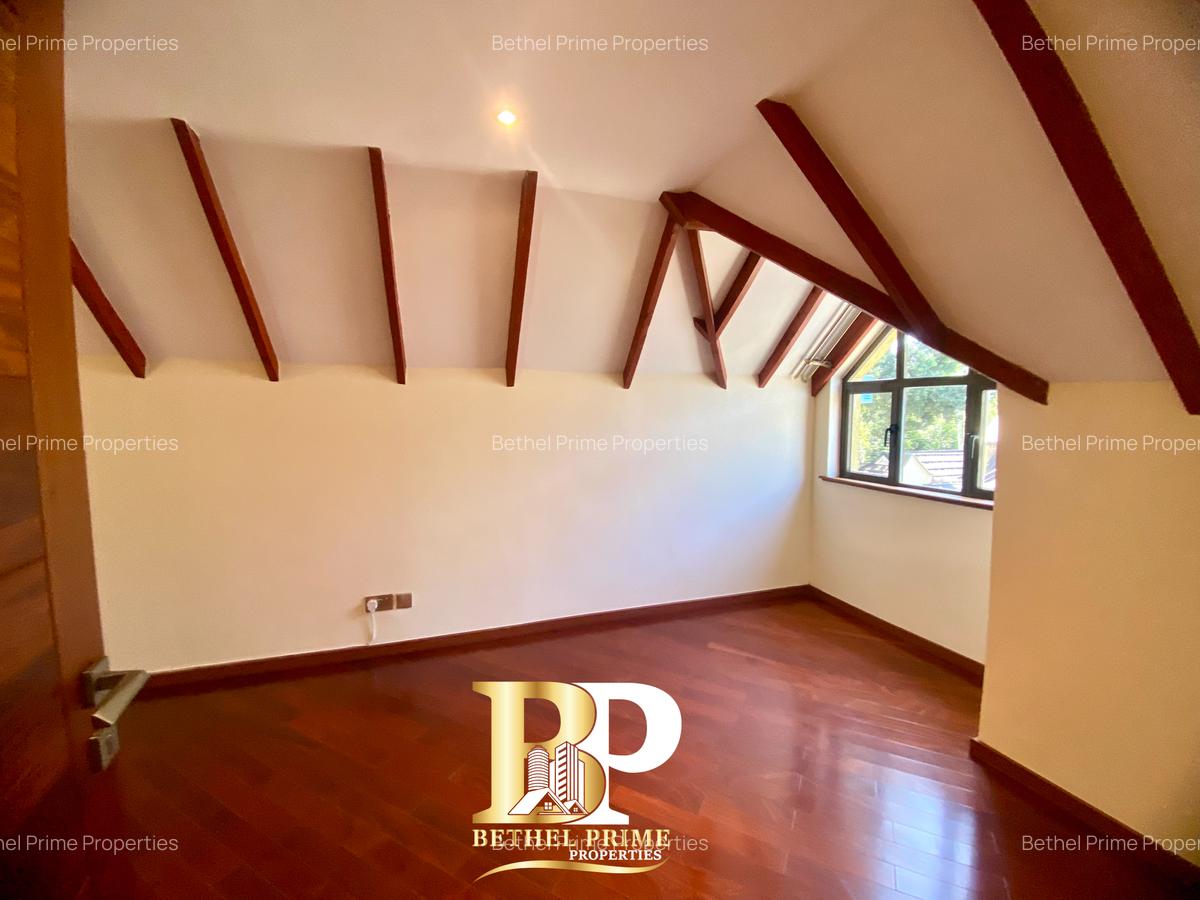 5 Bed Townhouse with En Suite in Lavington - 3