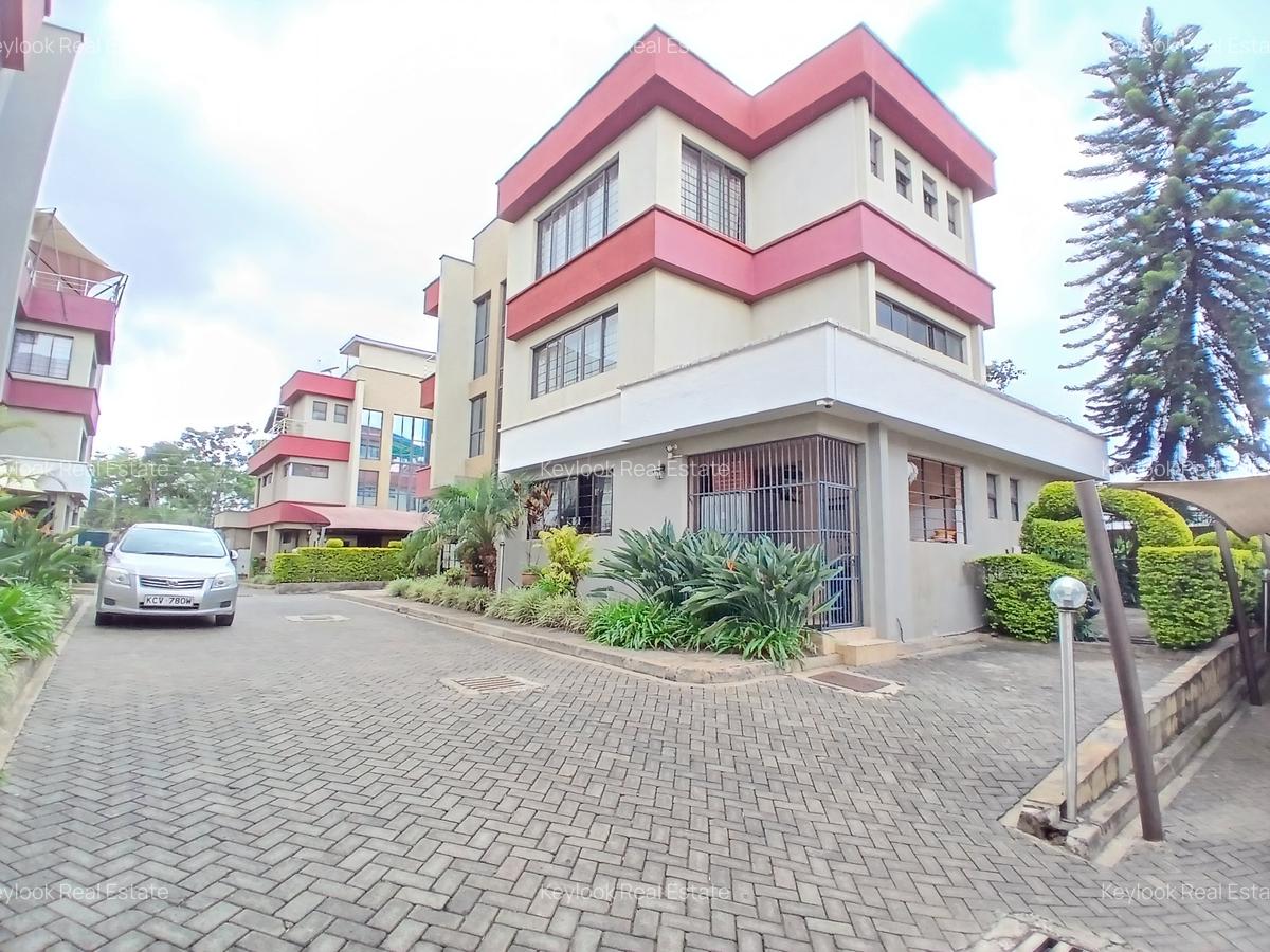 5 Bed Townhouse with En Suite at Lavington - 1
