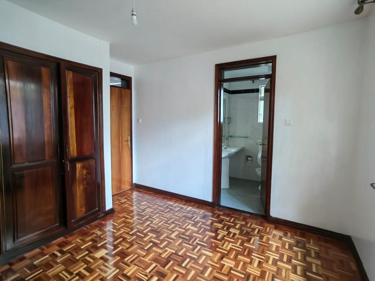 4 Bed Townhouse with Swimming Pool in Riverside - 16