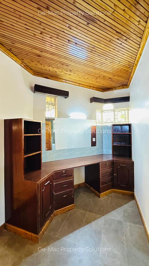 5 Bed House with En Suite in Runda - 12