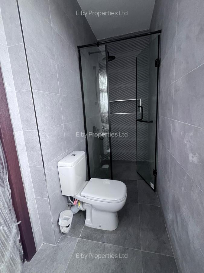 4 Bed House with En Suite in Membley - 16