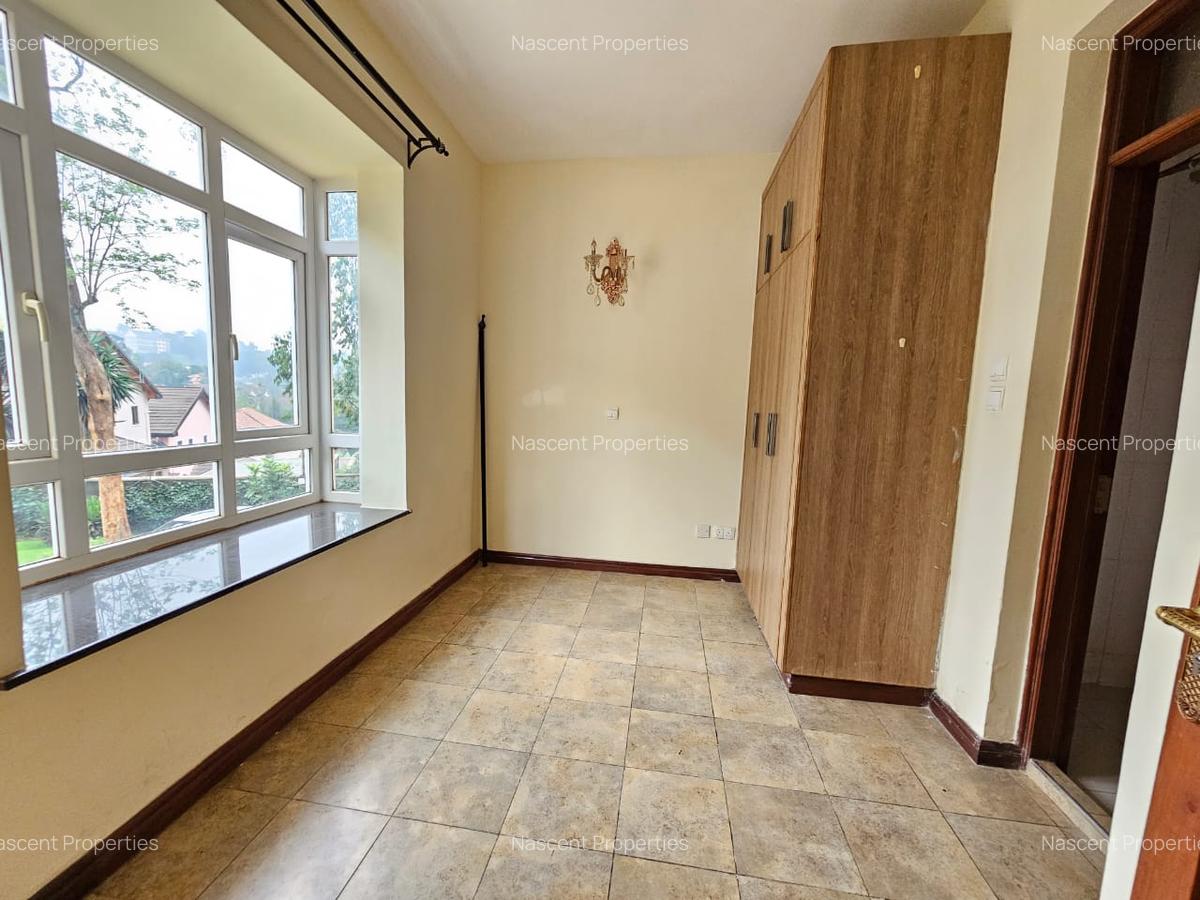 5 Bed Townhouse with En Suite in Lavington - 12