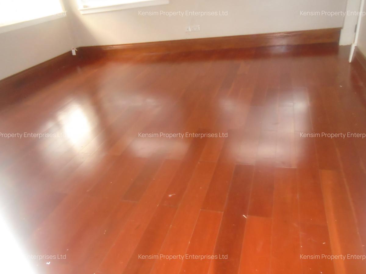 4 Bed Townhouse with En Suite in Kitisuru - 17