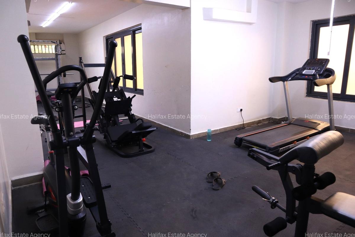 4 Bed Apartment with En Suite in Parklands - 9