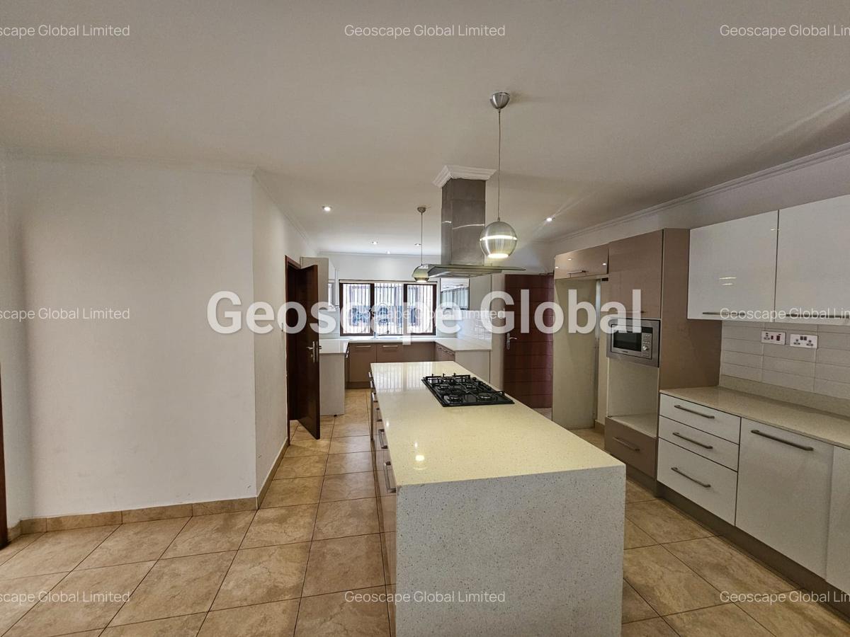 5 Bed Townhouse with En Suite in Lavington - 4