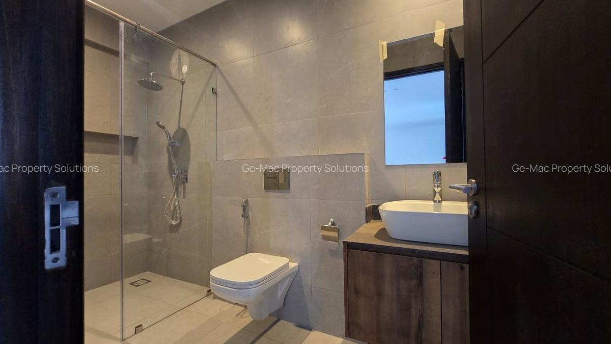 5 Bed Apartment with En Suite in General Mathenge - 4