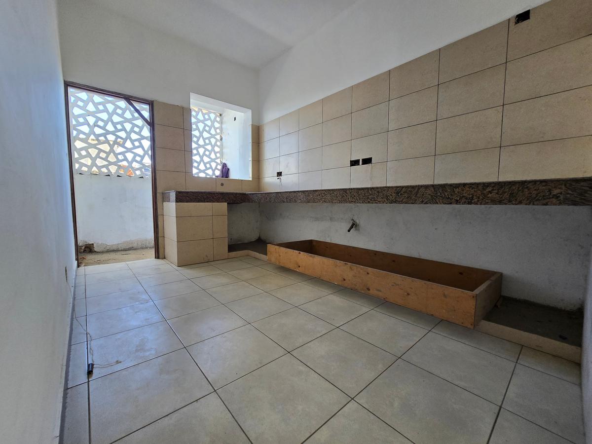 2 Bed Apartment with En Suite at Mtambo - 18